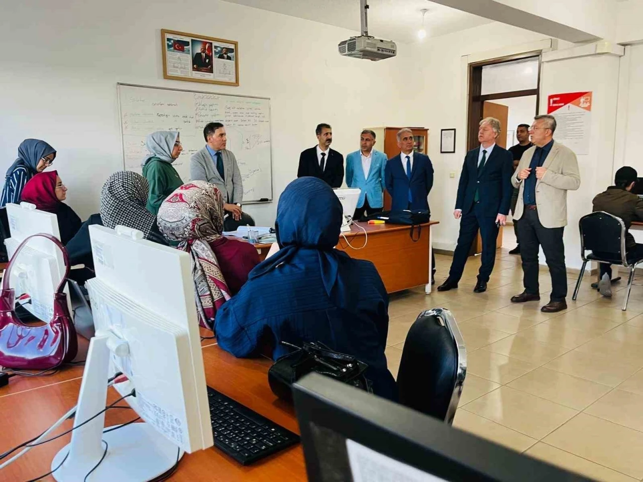 MEB Hayat Boyu Öğrenme Genel Müdürlüğü Bingöl’de temaslarda bulundu
