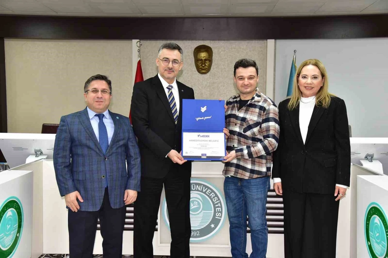 MEDEK akreditasyon belgeleri t&ouml;renle takdim edildi
