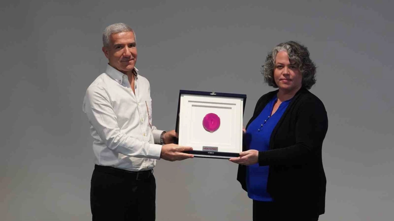 Medical Point Hastanesi ve Stanford Üniversitesi arasında bilimsel iş birliği
