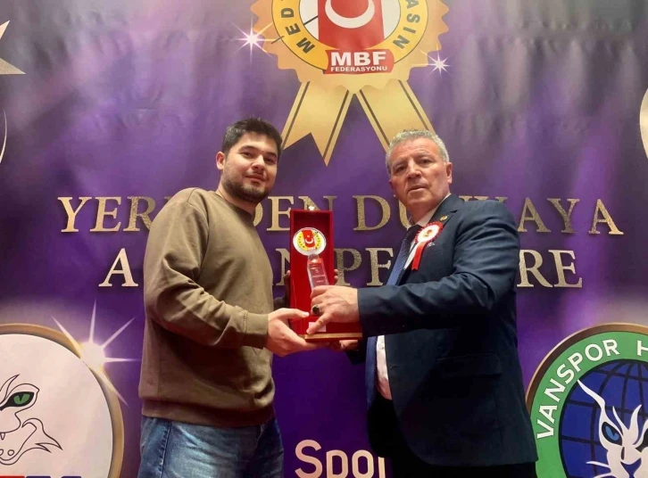 Medya Basın Federasyonu&rsquo;ndan İHA&rsquo;ya &ouml;d&uuml;l
