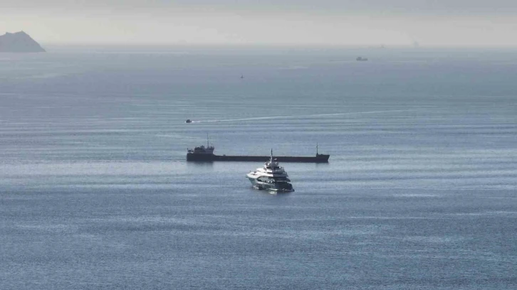 Mega l&uuml;ks yat İstanbul&rsquo;a demirledi
