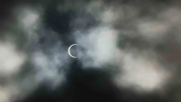 Meksika&rsquo;da halkalı G&uuml;neş tutulması
