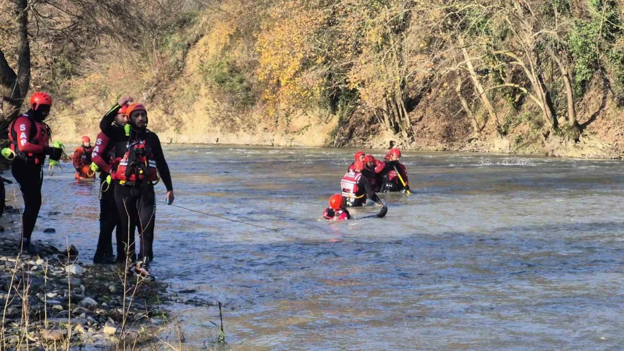 Melen&rsquo;de bu kez rafting heyecanı değil, hayat kurtarma m&uuml;cadelesi yaşandı
