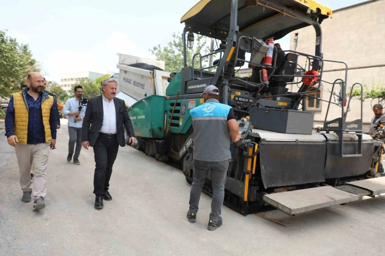 Melikgazi Belediyesi, 17 bölgede yol çalışması yapıyor
