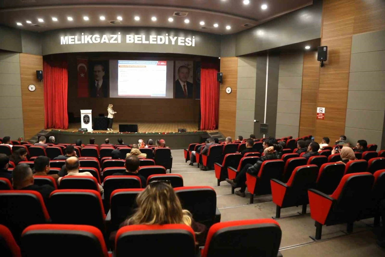 Melikgazi Belediyesi&rsquo;nde kamu ihale mevzuatı eğitimi veridi
