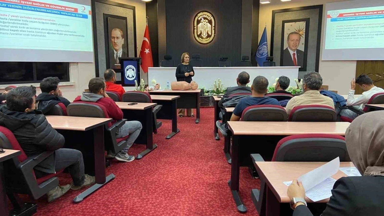 Melikgazi Belediyesi’nden personellerine ilk yardım eğitimi