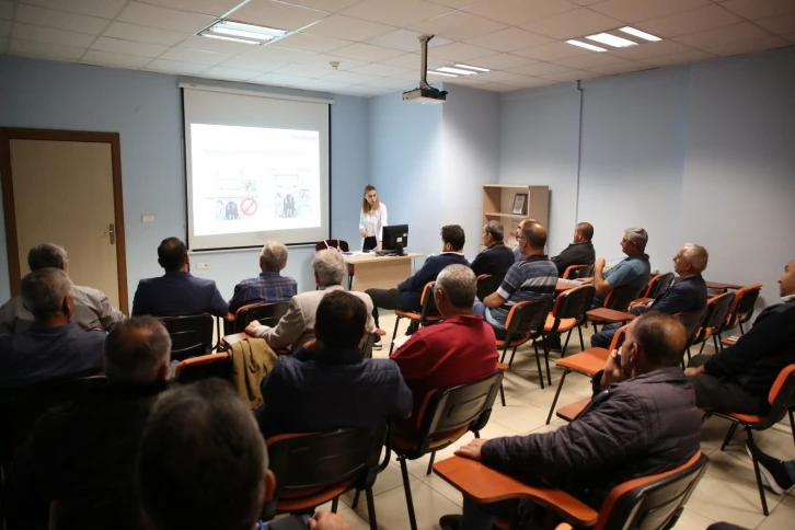 Melikgazi&rsquo;de Bilin&ccedil;li Bal &Uuml;retimi İ&ccedil;in Arıcılık Kursu Veriliyor
