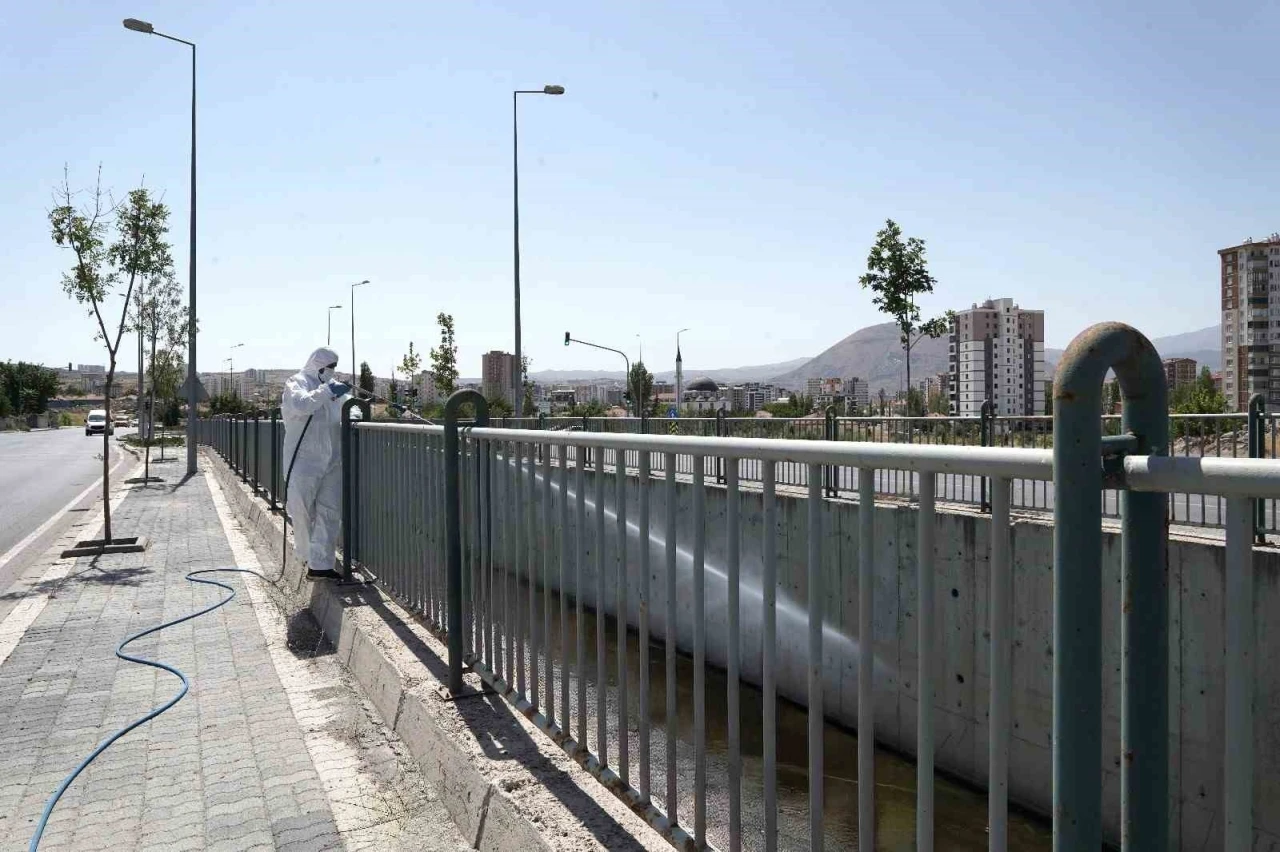 Melikgazi’de ilaçlama çalışmaları devam ediyor
