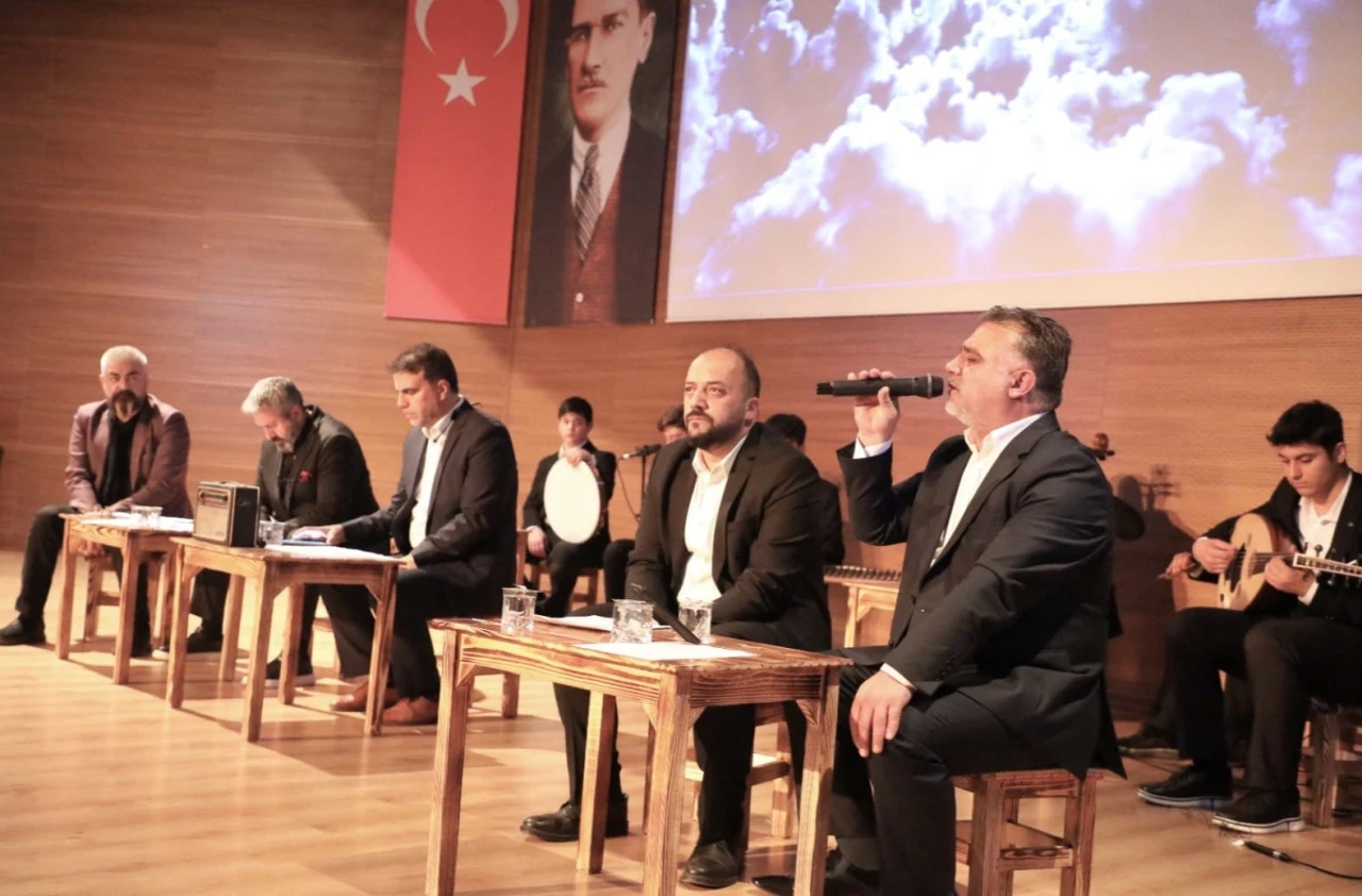 Melikgazi’den anlamlı aile ve kahramanlık şiir dinletisi
