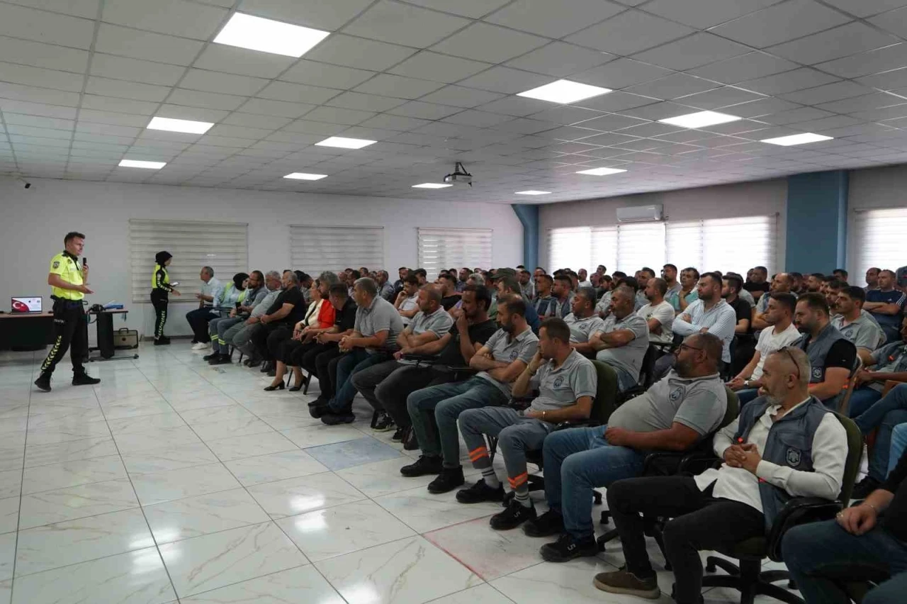 Melikgazi&rsquo;den saha &ccedil;alışanlarına trafik eğitimi
