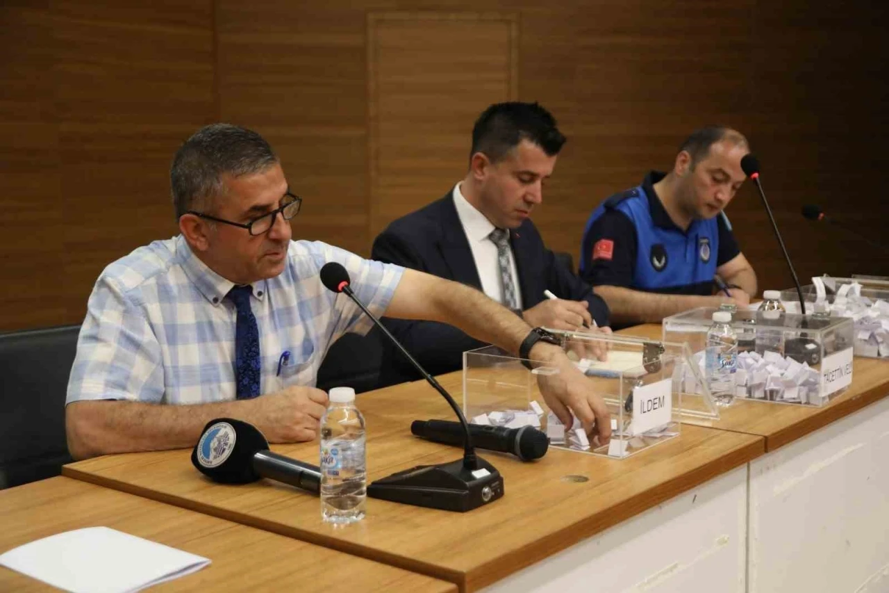 Melikgazi Köy Pazarı’nda yer alacak esnafın yerleri kura ile belirlendi

