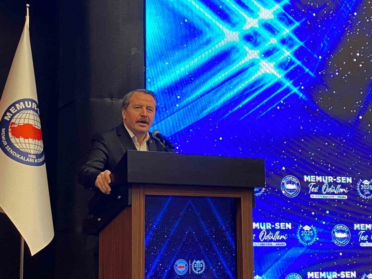 Memur-Sen&rsquo;den memurların sorunlarına dikkat &ccedil;ekilmesi amacıyla 5. Tez &Ouml;d&uuml;l T&ouml;reni
