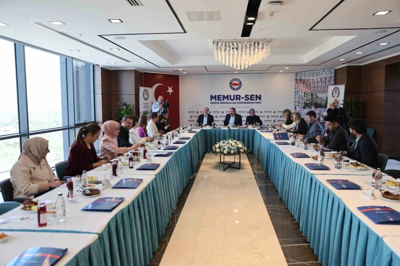 Memur-Sen Genel Başkanı Yalçın: &quot;Memurlar için vergi yüzde 15 olarak sabitlenmeli, 3 çocuk olduğunda 10 puan aşağı çekilmeli&quot;
