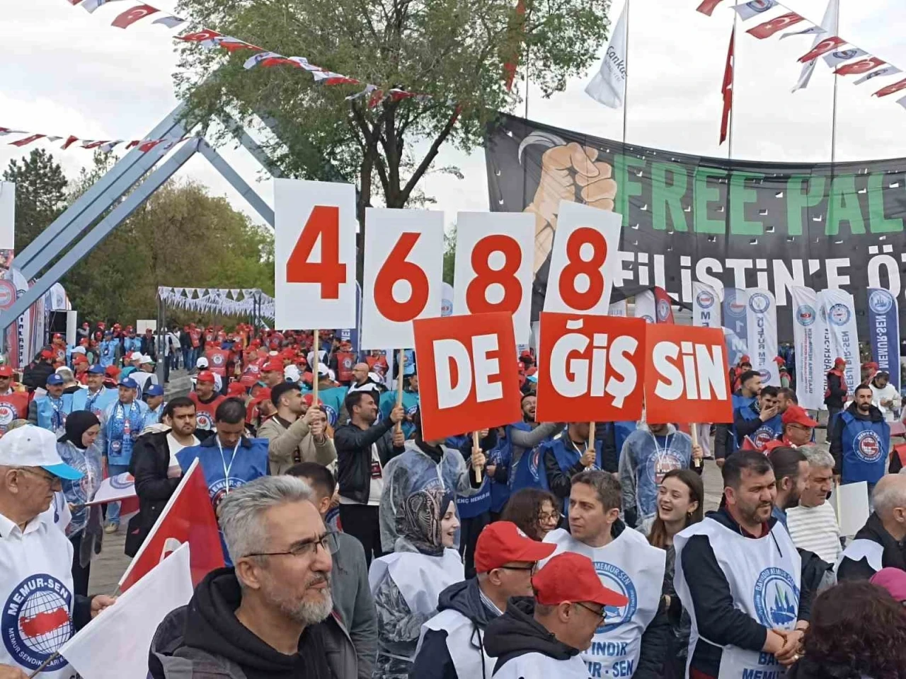 Memur-Sen Genel Başkanı Yalçın: &quot;Tavsiyeye uymanın değil, günü kurtarmanın derdindeyiz&quot;
