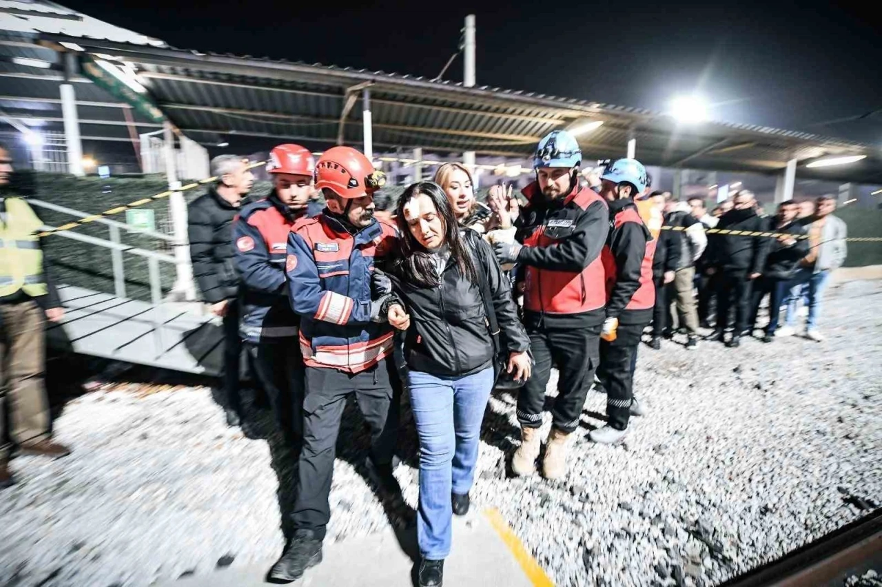Menemen İZBAN İstasyonu&rsquo;nda deprem ve kaza tatbikatı
