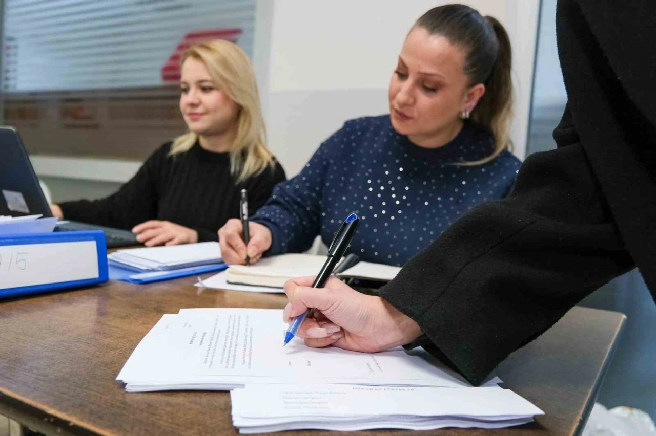 Menemenli gen&ccedil;lere sınavları i&ccedil;in 3 milyonluk destek
