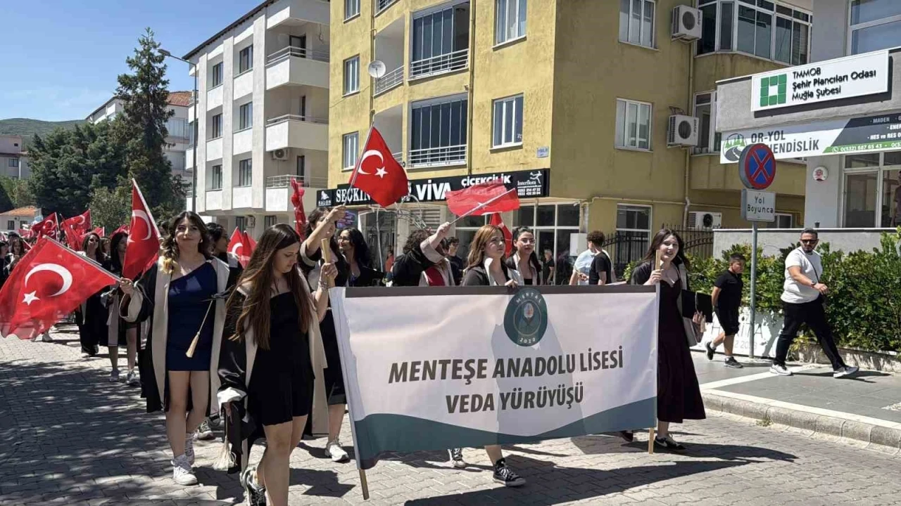 Menteşe Anadolu Lisesi&rsquo;nde  3. Geleneksel Veda Y&uuml;r&uuml;y&uuml;ş&uuml; ger&ccedil;ekleşti

