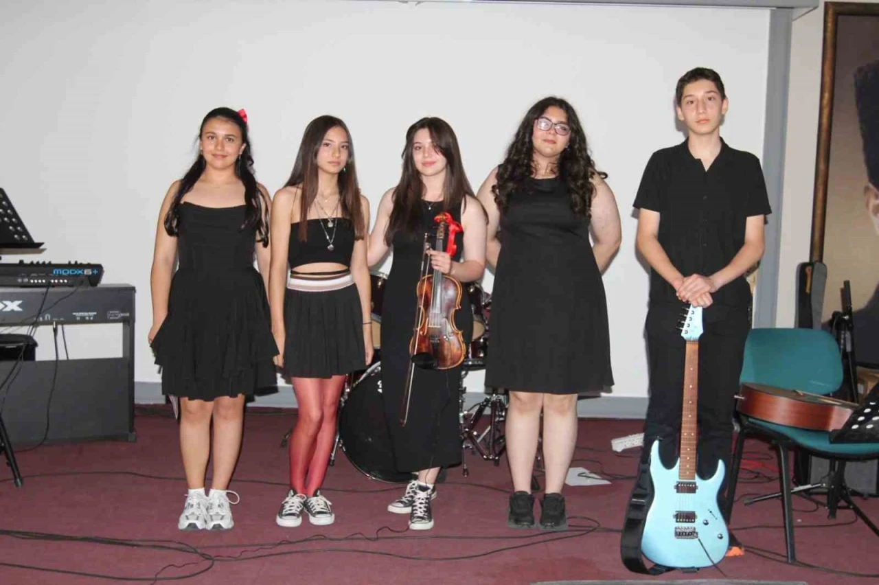 Menteşe Anadolu Lisesi&rsquo;nde m&uuml;zik r&uuml;zgarı
