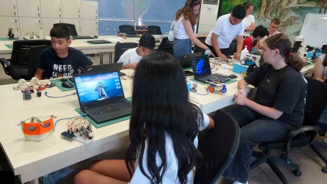 Menteşe &Ccedil;ocuk Bilim Parkı&rsquo;nda yıl sonu robotik şenliği
