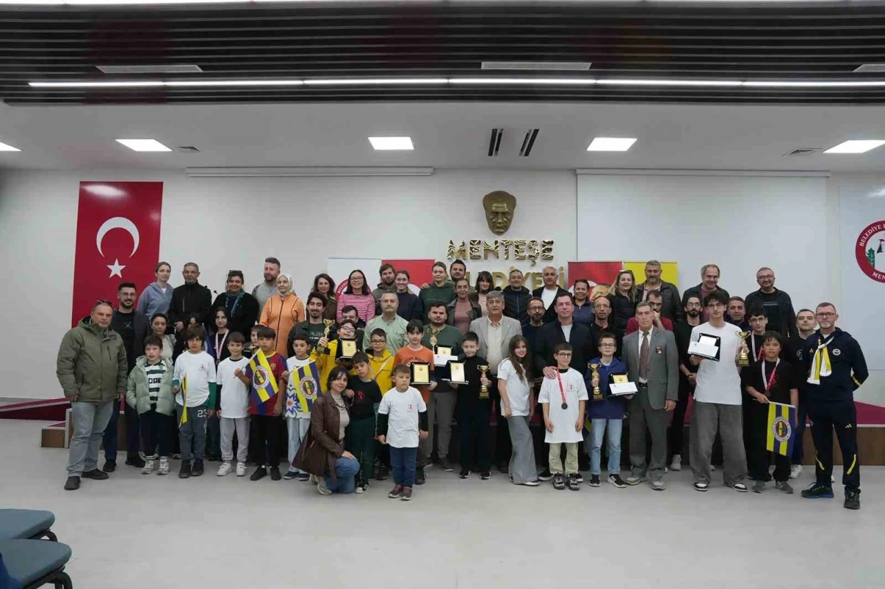 MENTEŞE&rsquo;DE 23 NİSAN SATRAN&Ccedil; TURNUVASI İLE KUTLANDI