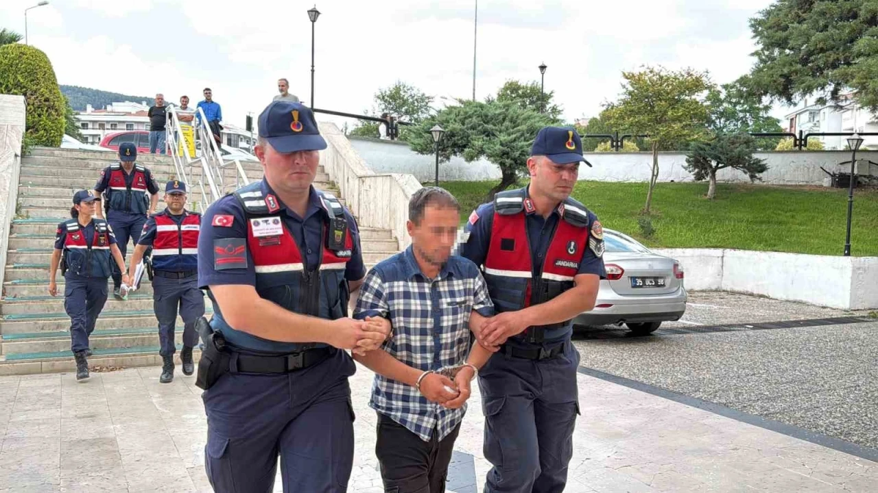 Menteşe&rsquo;de akrabasını &ouml;ld&uuml;ren katil zanlısı adliyeye sevk edildi

