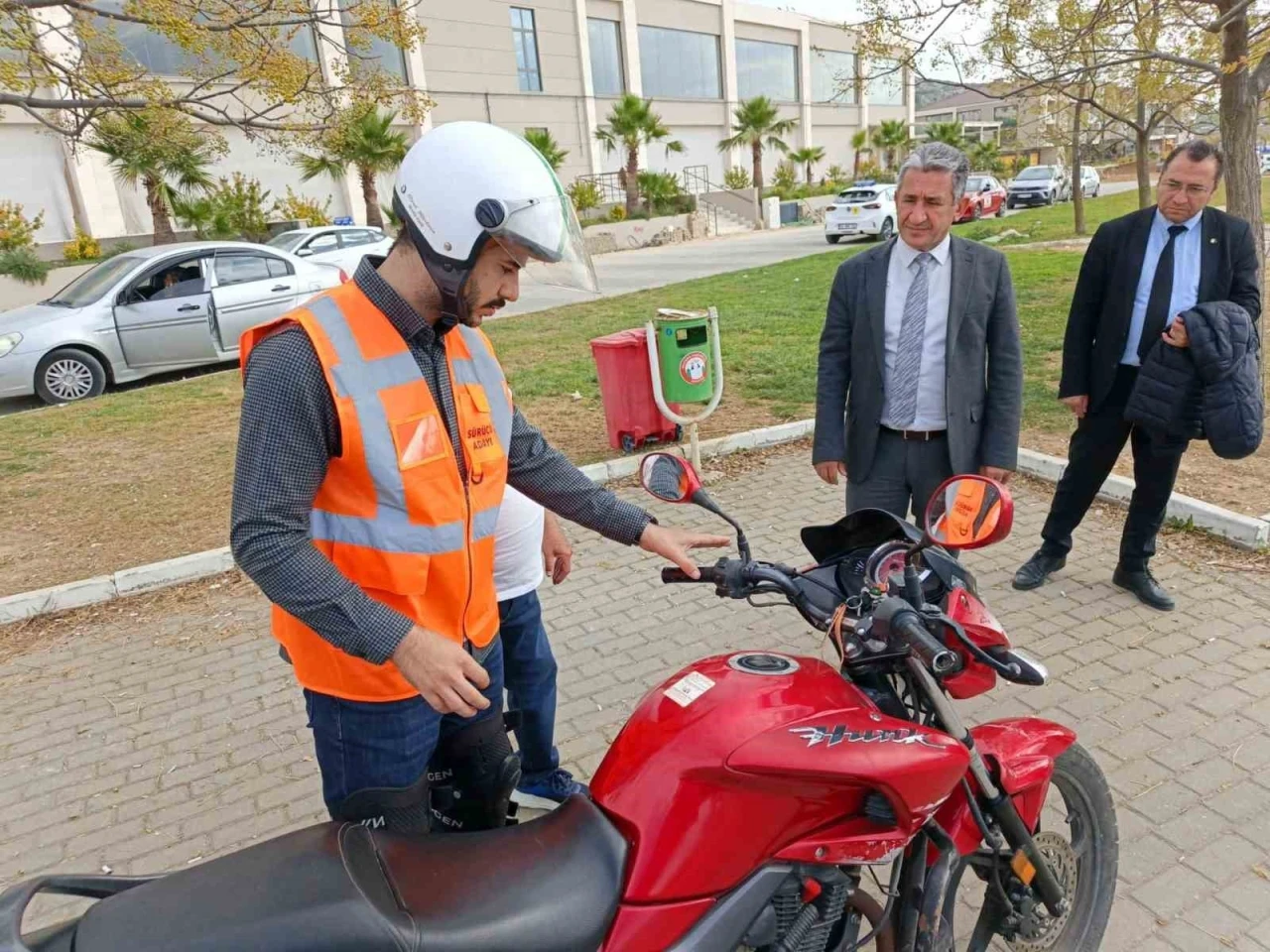 Menteşe’de direksiyon sınav komisyon üyelerine yönelik uygulamalı eğitim tamamlandı
