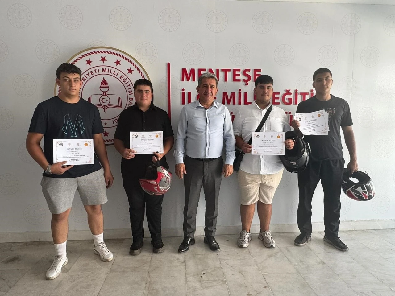 Menteşe’de Kaskom projesinde öğrencilere belgeleri takdim edildi
