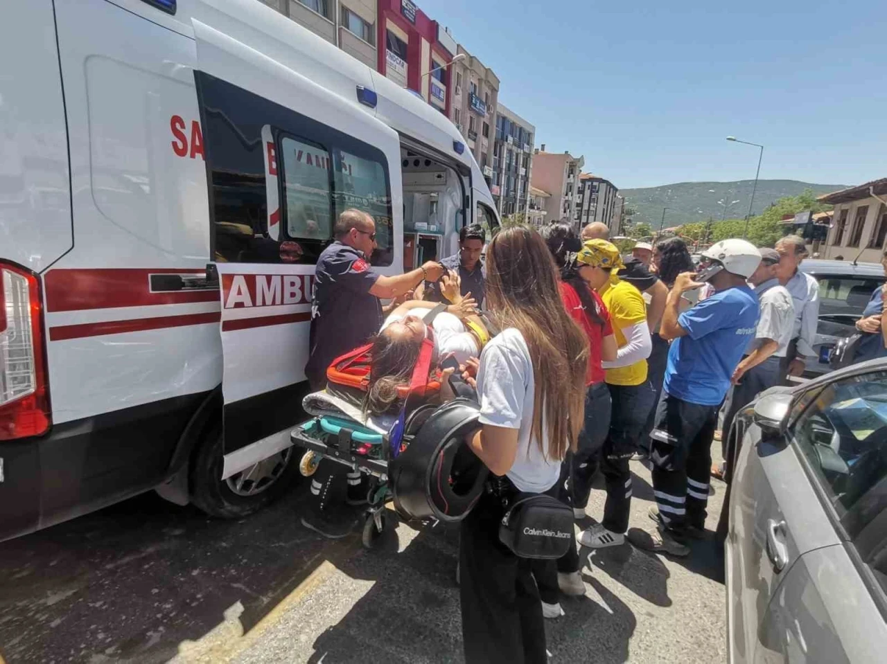 Menteşe’de otomobil motosikletliye çarptı: 1 yaralı
