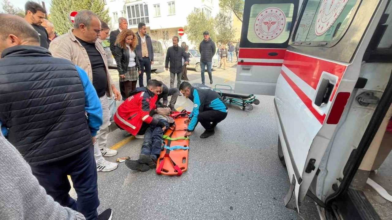 Menteşe’de otomobil yaşlı adama çarpıp kaçtı