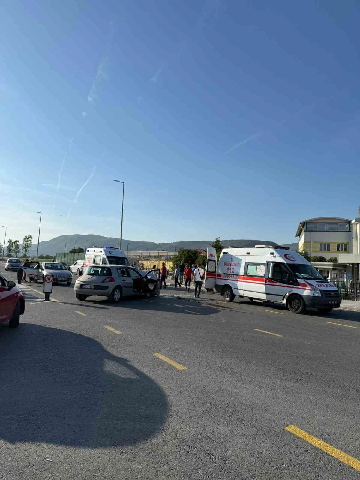 Menteşe’de trafik kazası: 2’si çocuk 3 kişi yaralandı
