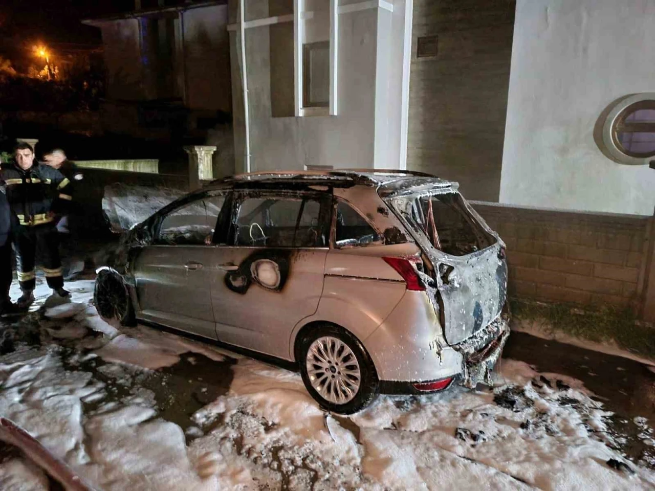 Menteşe’deki otomobil yangınında bir şüpheli gözaltına alındı
