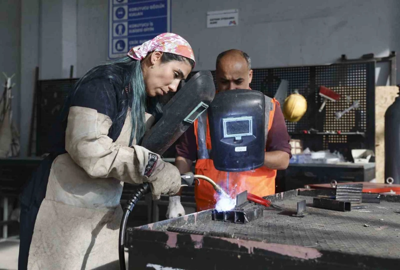 MERCEK&rsquo;te &ccedil;elik kaynak ustaları yetişiyor
