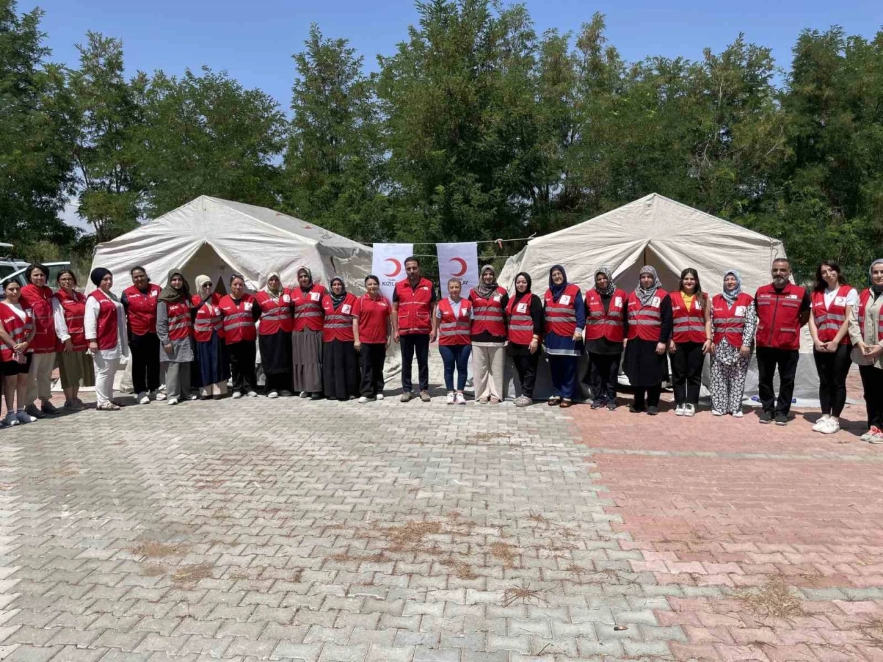 Merhamet Çınarları Kızılay Kadın Gönüllüleri Malazgirt’te
