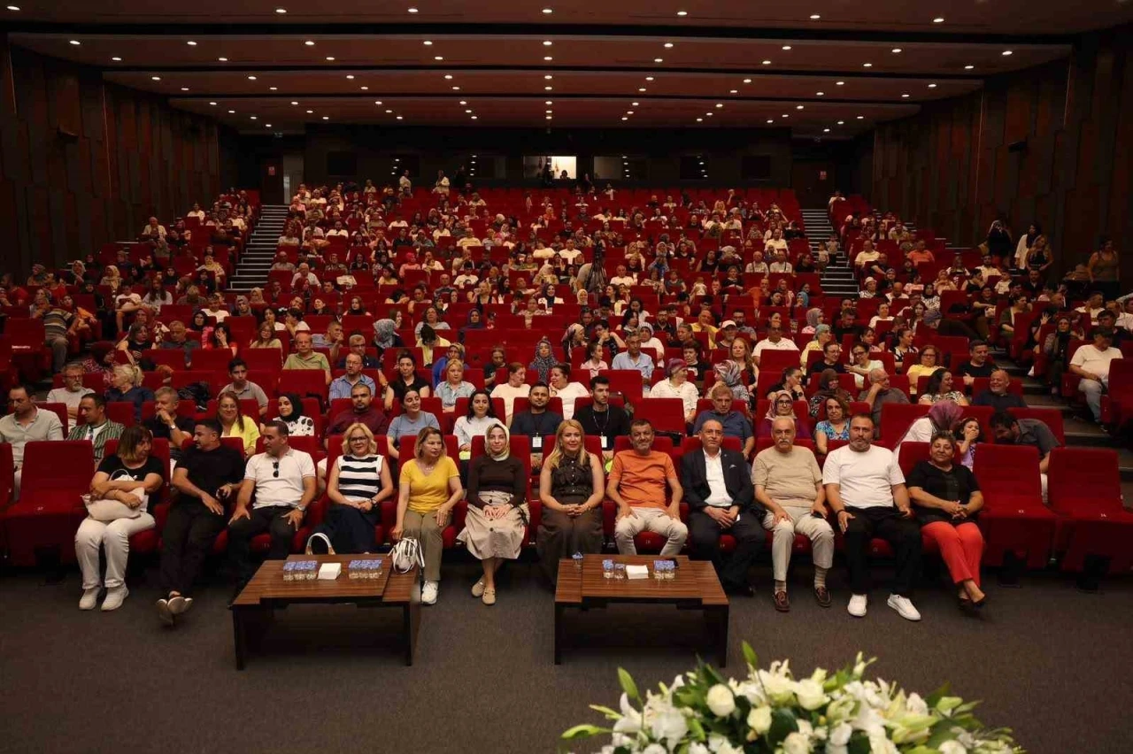 Merkezefendi Engelsiz Yaşam Akademisi&rsquo;nde yılsonu coşkusu yaşandı
