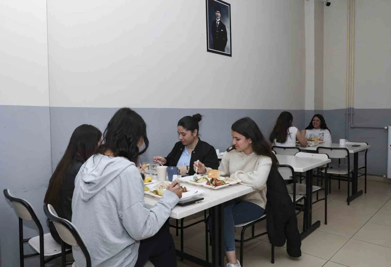 Mersin Büyükşehir Belediyesinden Gülnar’da eğitim hayatına destek
