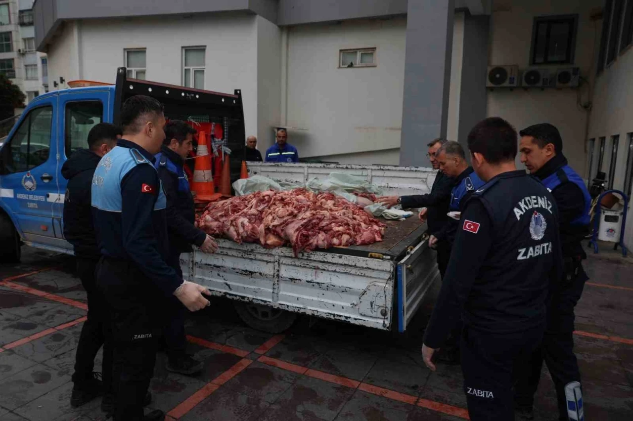 Mersin&rsquo;de 500 kilo bozuk et ele ge&ccedil;irildi
