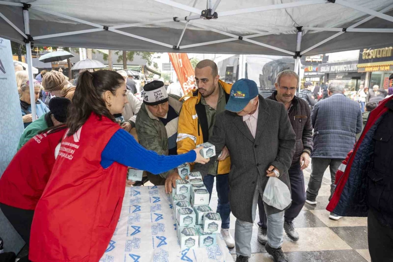 Mersin&rsquo;de Berat Kandilinde 15 bin kandil simidi dağıtıldı
