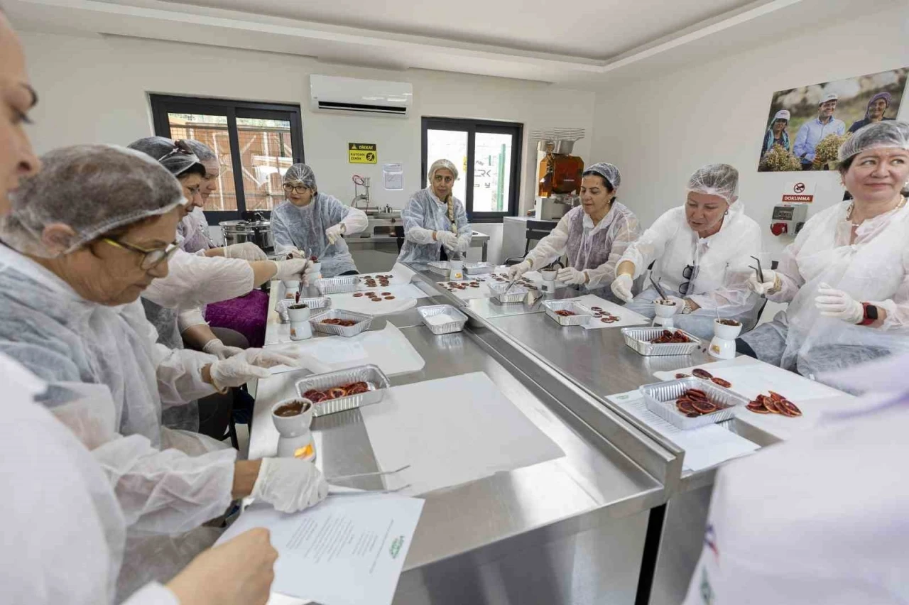 Mersin&rsquo;de coğrafi işaretli kan portakalı yeni bir &uuml;r&uuml;ne d&ouml;n&uuml;şt&uuml;
