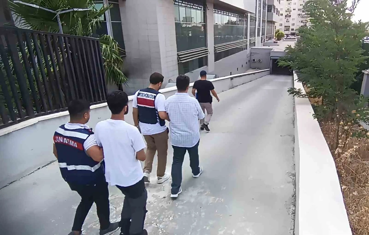 Mersin’de DEAŞ’a finans sağlayan şüphelilere operasyon: 2 gözaltı
