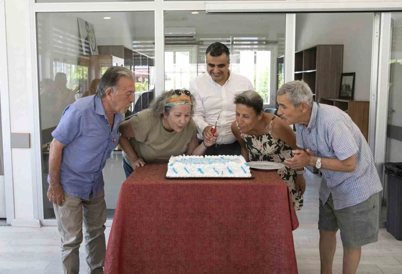 Mersin&rsquo;de Emekliler G&uuml;n&uuml; coşkuyla kutlandı
