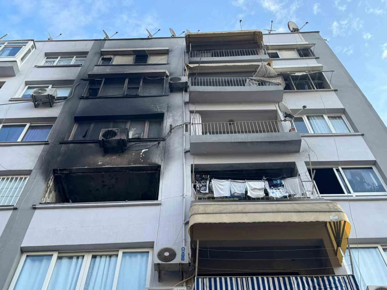 Mersin’de ev alev alev yandı, bir kişi hayatını kaybetti