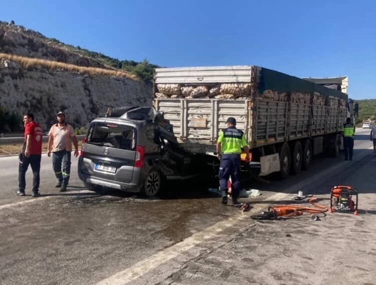 Mersin’de feci kaza: 5 ölü, 1 ağır yaralı
