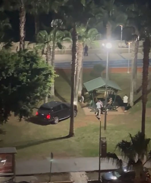 Mersin’de film sahnesini aratmayan görüntüler: Aracını kalabalığın üzerine sürdü