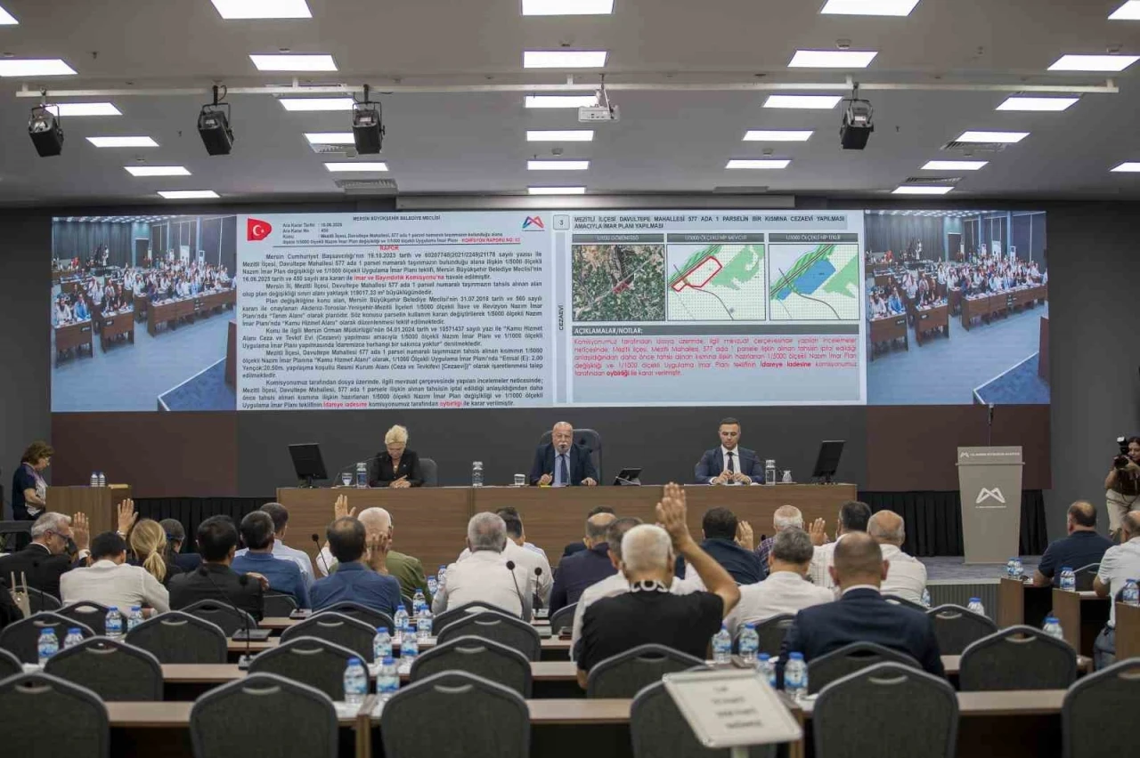 Mersin&rsquo;de iki ismin hatırası okuma salonlarında yaşayacak
