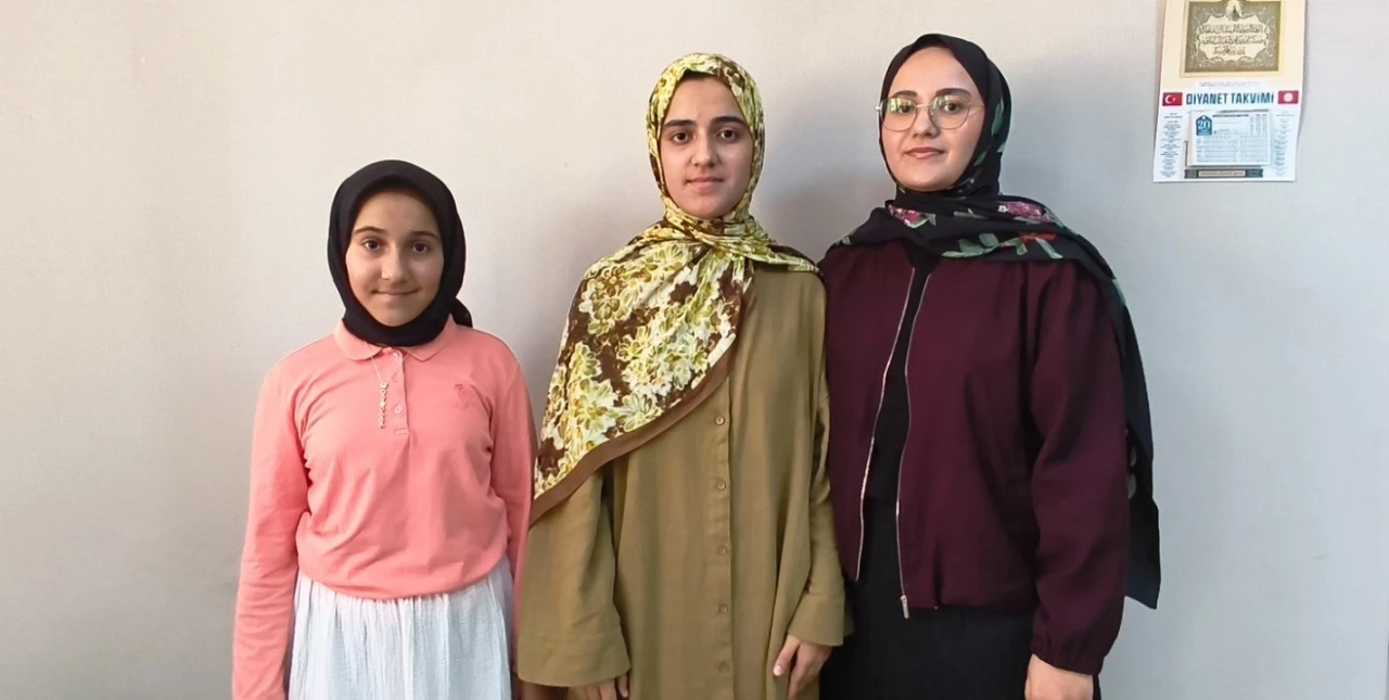 Mersin&rsquo;de iki kardeş hafız oldu, en k&uuml;&ccedil;&uuml;ğ&uuml; aynı yolda
