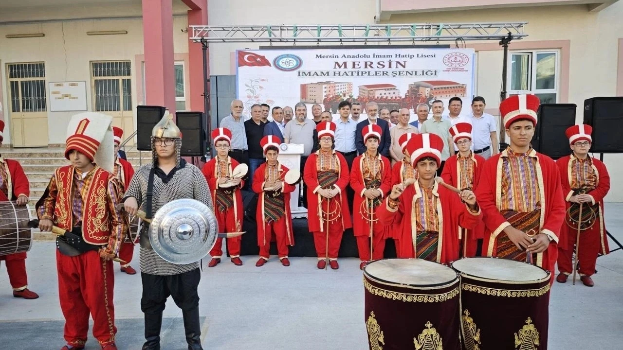 Mersin&rsquo;de İmam Hatip Okulları Şenliği yoğun katılımla ger&ccedil;ekleştirildi
