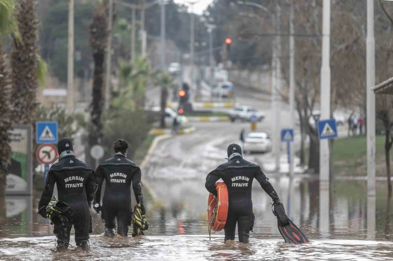 Mersin&rsquo;de itfaiye yılın ilk yarısında 8 bin 37 vakaya koştu
