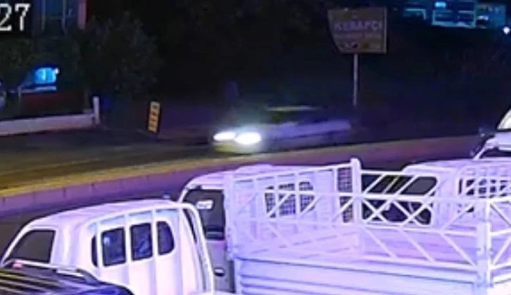 Mersin&rsquo;de kardeşlere &ccedil;arpan s&uuml;r&uuml;c&uuml; ka&ccedil;tı , o anlar kameralara yansıdı: 1 &ouml;l&uuml;, 1 yaralı
