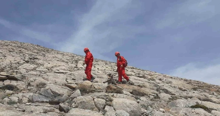 Mersin&rsquo;de kayıp şahıs i&ccedil;in arama &ccedil;alışması s&uuml;r&uuml;yor
