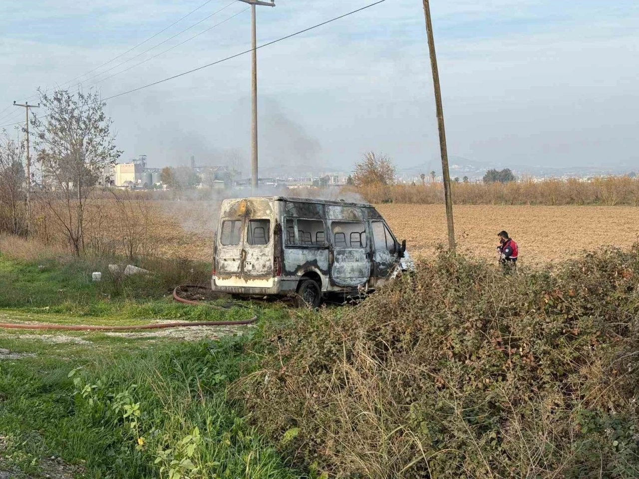 Mersin&rsquo;de minib&uuml;s yangını

